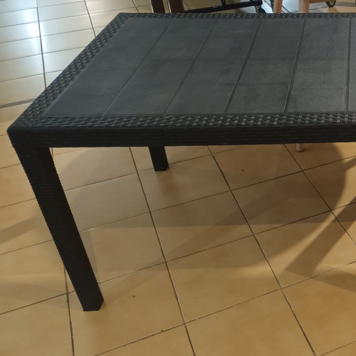 Tavolo moderno di plastica