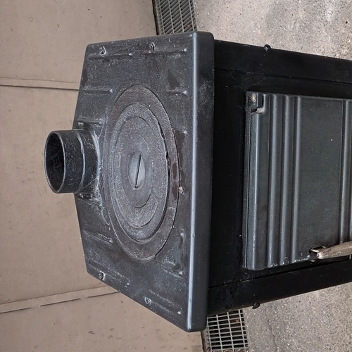 Stufa funzionante a legna marca 